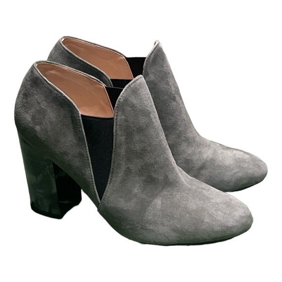 Phoebe women’s Grey Suede Ankle & Bootie Boots Size 7.